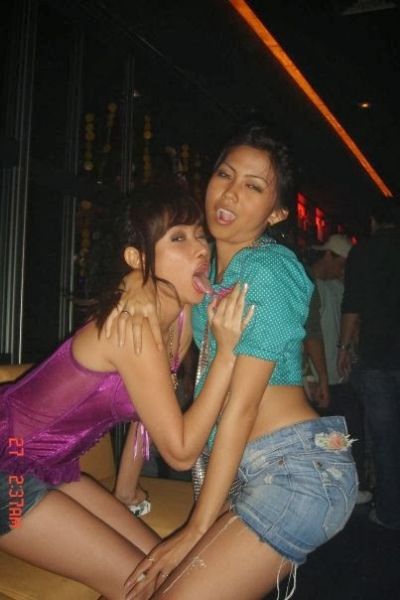 foto seksi ayu azhari