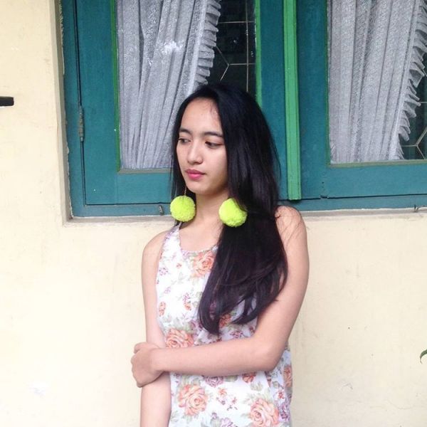 warna kuning pin