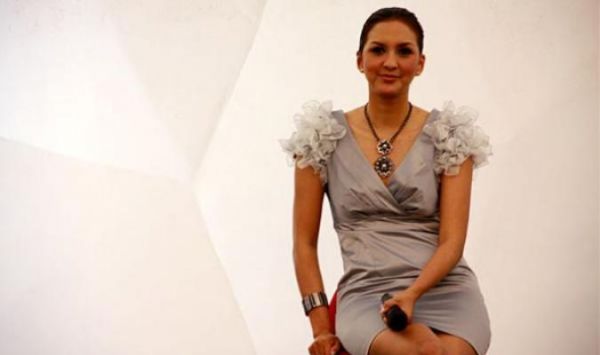 donna agnesia melahirkan