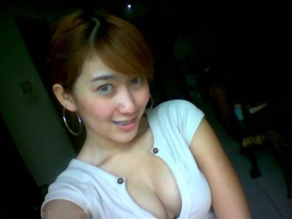 gadis bugil indonesia