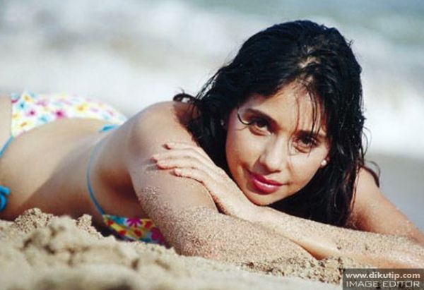 gambar perempuan mandi