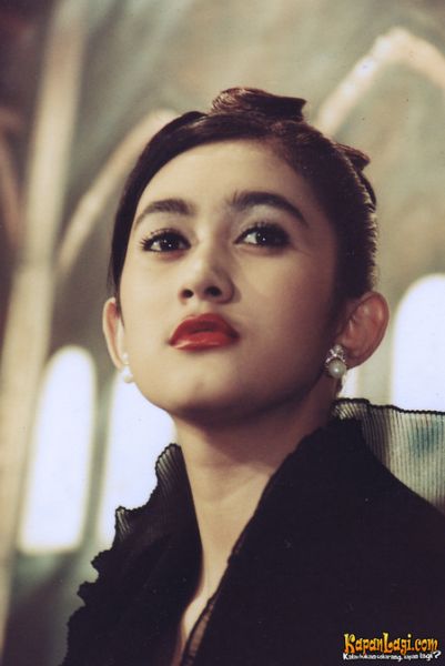 nafa urbach suami