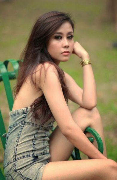 hot model indonesia bugil