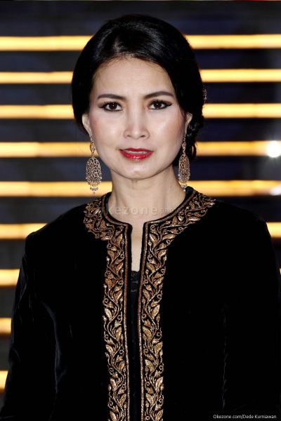 rambut pendek sebahu