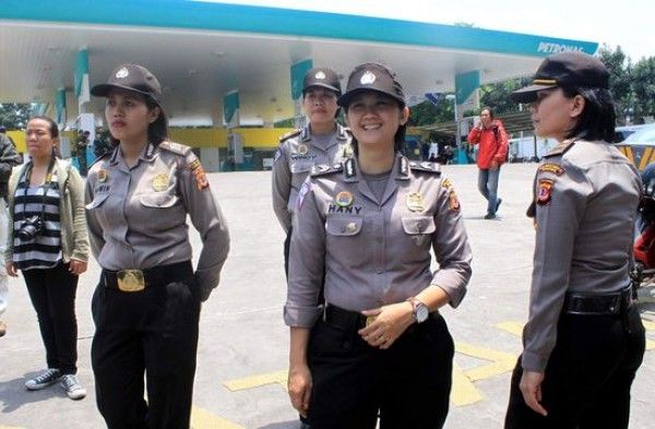 cowok cewek ngewek
