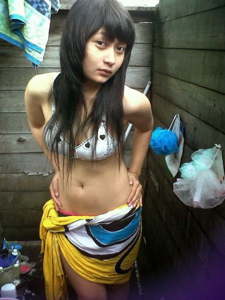 ngintip artis mandi