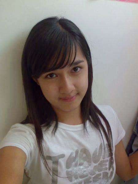 wanita telanjang