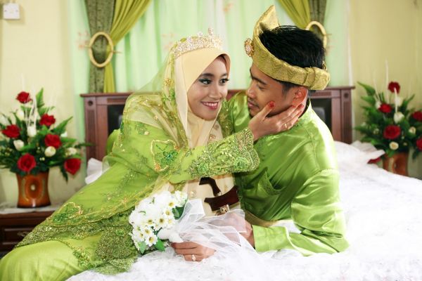 baju pengantin hijau