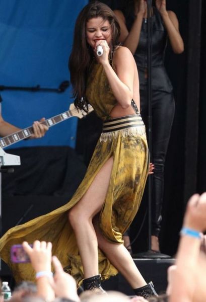 selena gomez top off