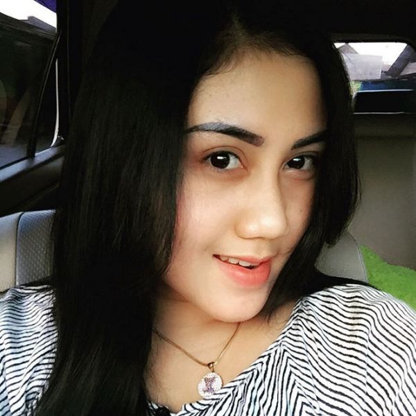 gadis ngangkang