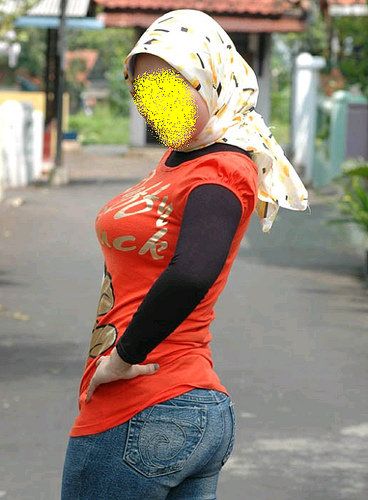 lagi baju ketat
