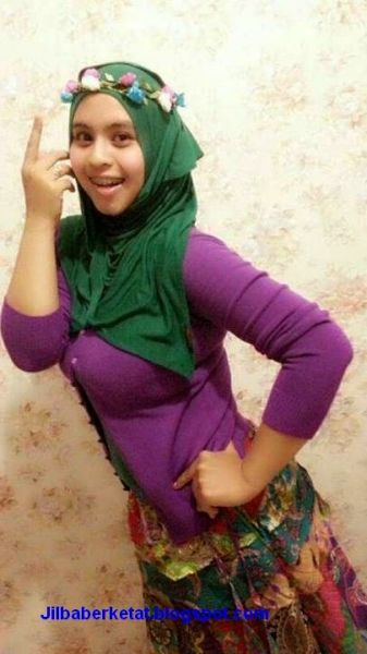 gadis melayu pakai seluar ketat