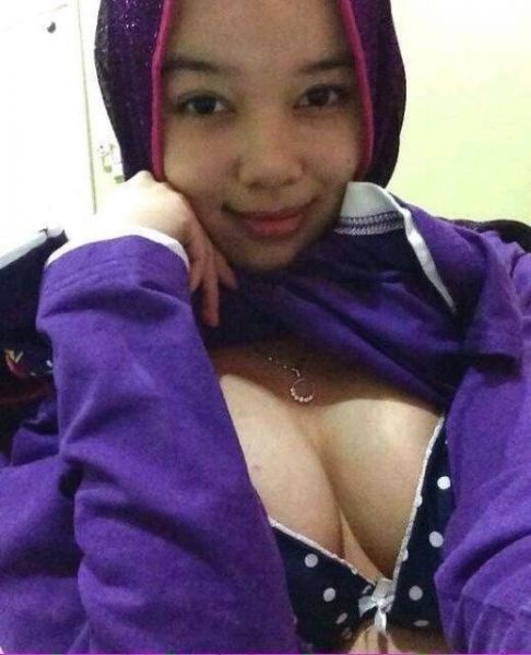 jilbab toket montok