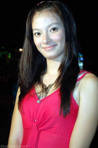 mikha tambayong comel