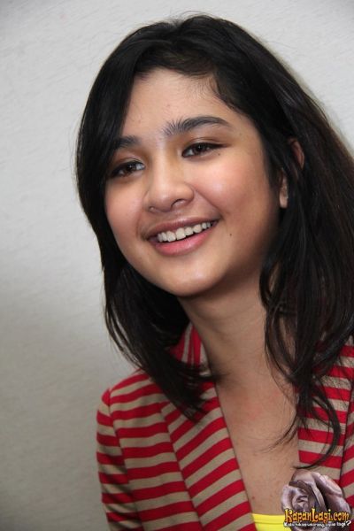 gadis bugil