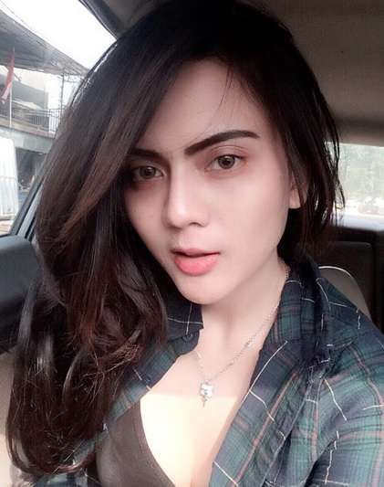 gadis bugil