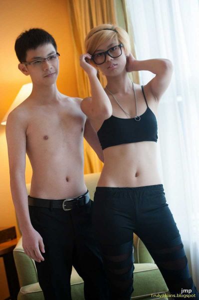 mia khalifa tits