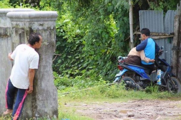 ngintip pacaran di taman