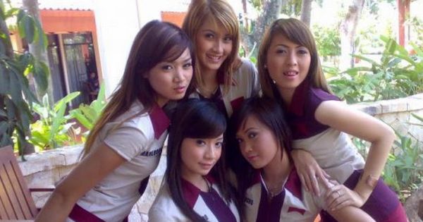 ngangkang pamer memek