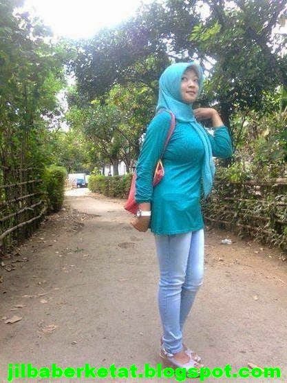 toket desy ratnasari