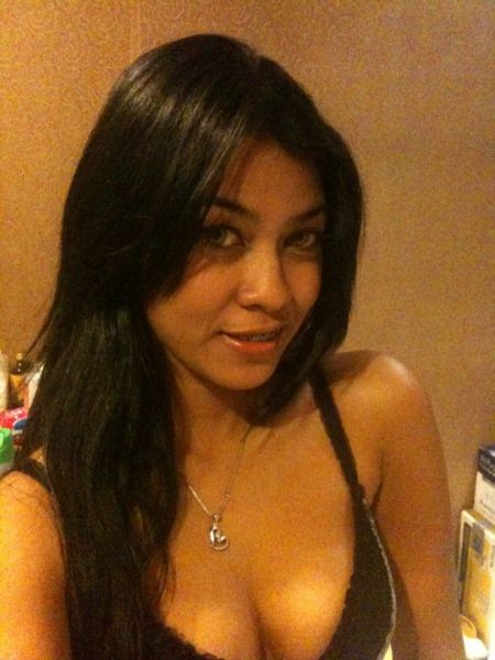 kontol masuk memek cewek bugil
