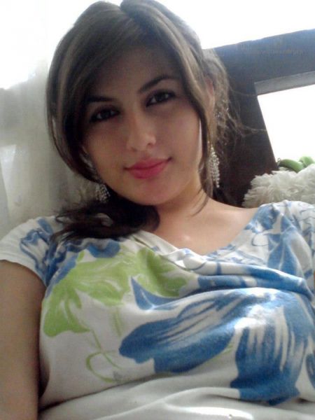 foto ayu azhari mandi