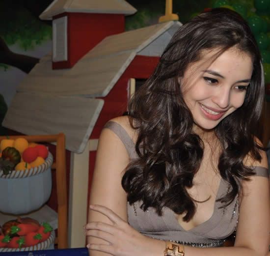 gadis cantik telanjang