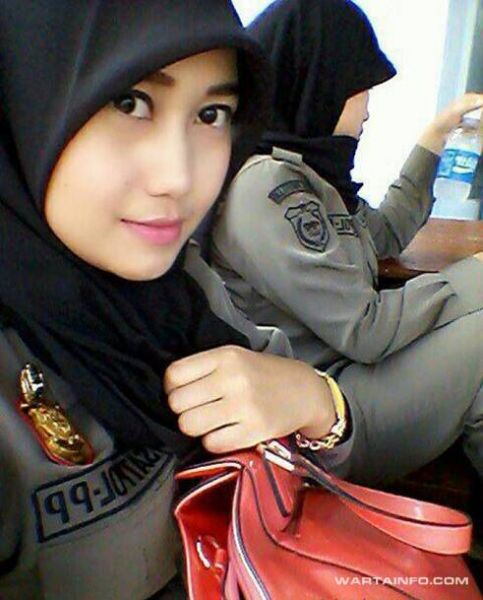 gadis ngangkang