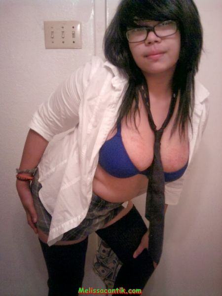 slimpics memek online gambar 1