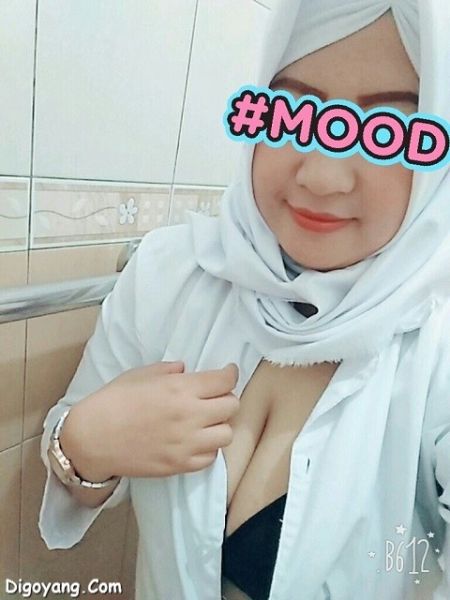 cewek smu bugil tongue