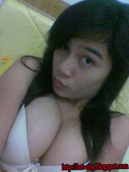 cewek cantik lagi mandi