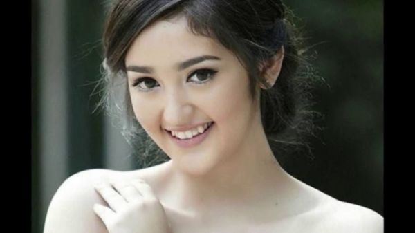 kacamata cewek cantik