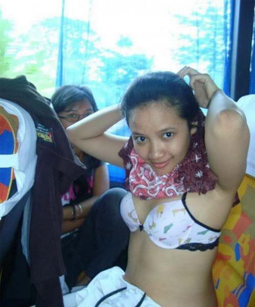 ngintip ganti baju model