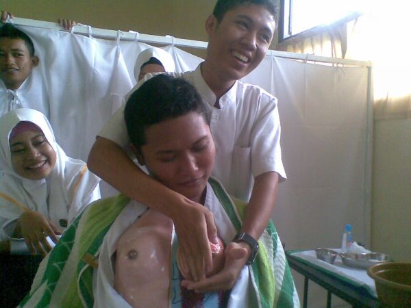 pegang payu dara di kelas
