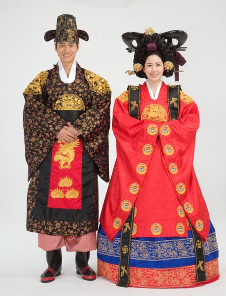 baju tradisional indonesia