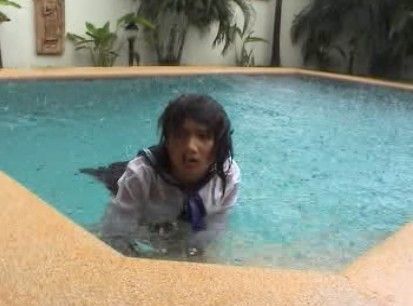 orang berenang