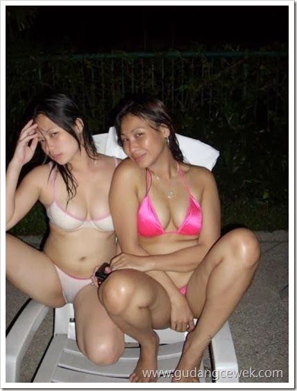 berenang di laut