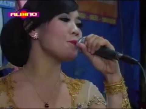 intip cewek di wc