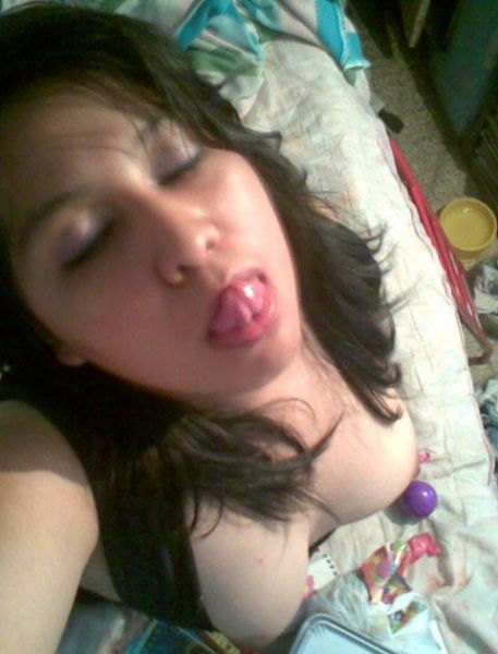 gadis bugil