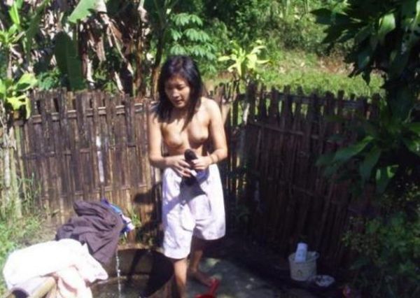 cewek mandi telanjang