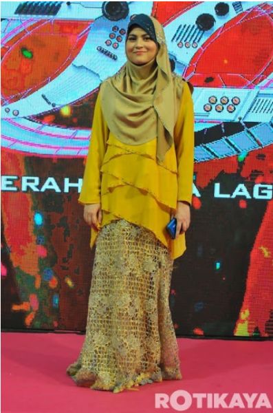 gambar perempuan kondom