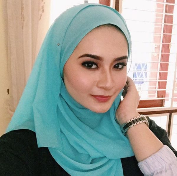 gambar perempuan mandi