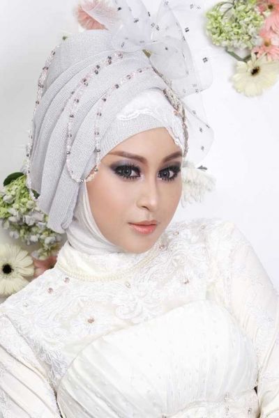 wanita cantik berhijab