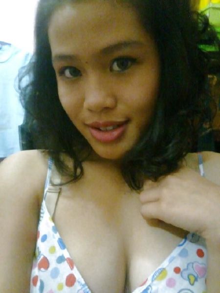 jilbab cantik pamer memek