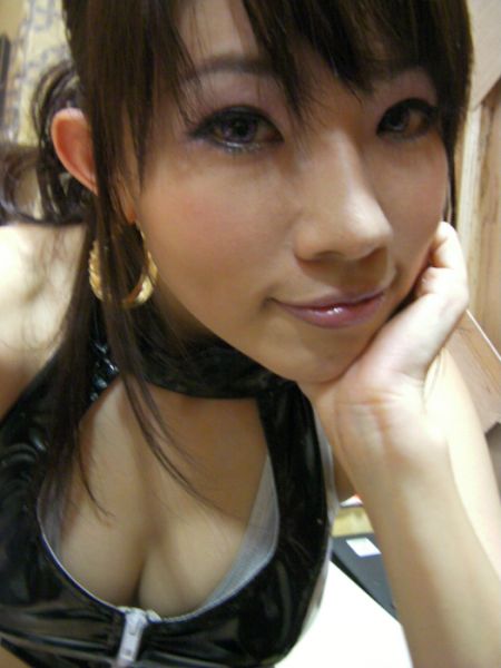 cewek cantik pamer memek