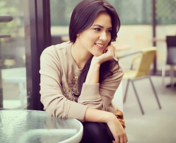 wanita cantik berhijab