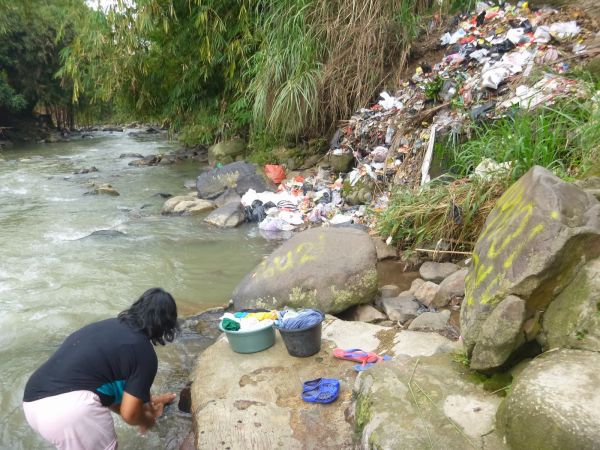 buang sampah pada tempatnya