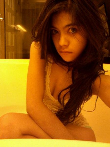 paha mulus telanjang