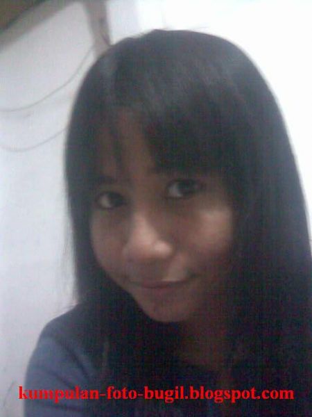 model bugil