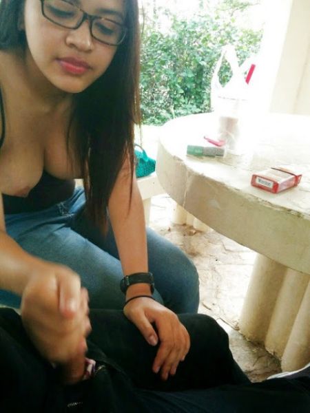 kalo nyepong kontol yg gede